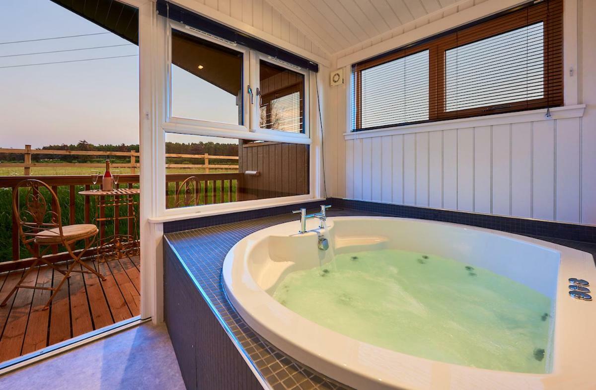 Silverwood Luxury Lodges & Bistro Barn Perth Exterior photo